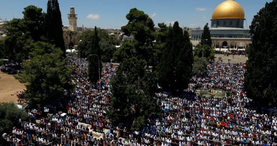 Thousands of Palestinians perform Friday prayer at Al-Aqsa Mosque