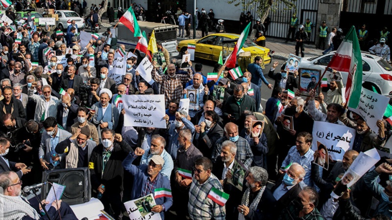 Iraner demonstrieren vor deutscher Botschaft in Teheran
