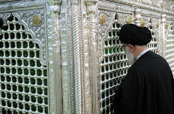 Rahbar Ziarahi Makam Shah Abdul Azhim di Kota Rey Tehran 