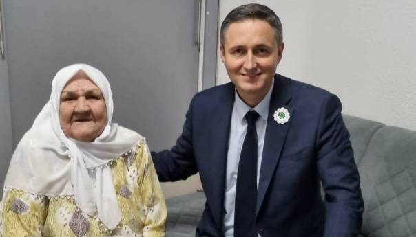 Bećirović u posjeti kod nane Fate Orlović