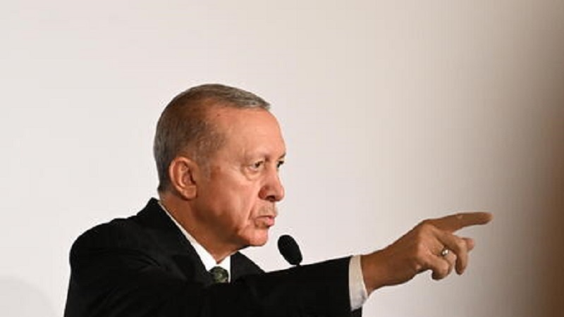 Erdogan, contro forze curde non solo raid aerei
