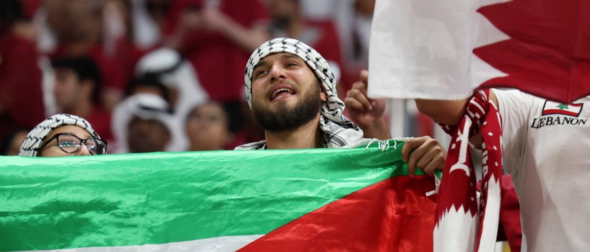 مشجعون لبنانيون في قطر لقناة عبرية: لا وجود لـ"إسرائيل" بل فلسطين