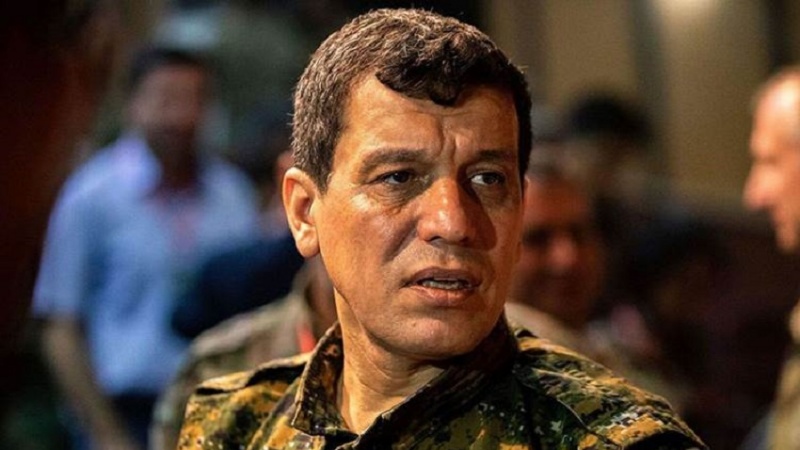 Serfermandarê HSD: Amerîkayê herîkêm divîya helwesteke qahîm himberî êrişa ser sivîlên kurd ên Sûrîyê nîşan bida