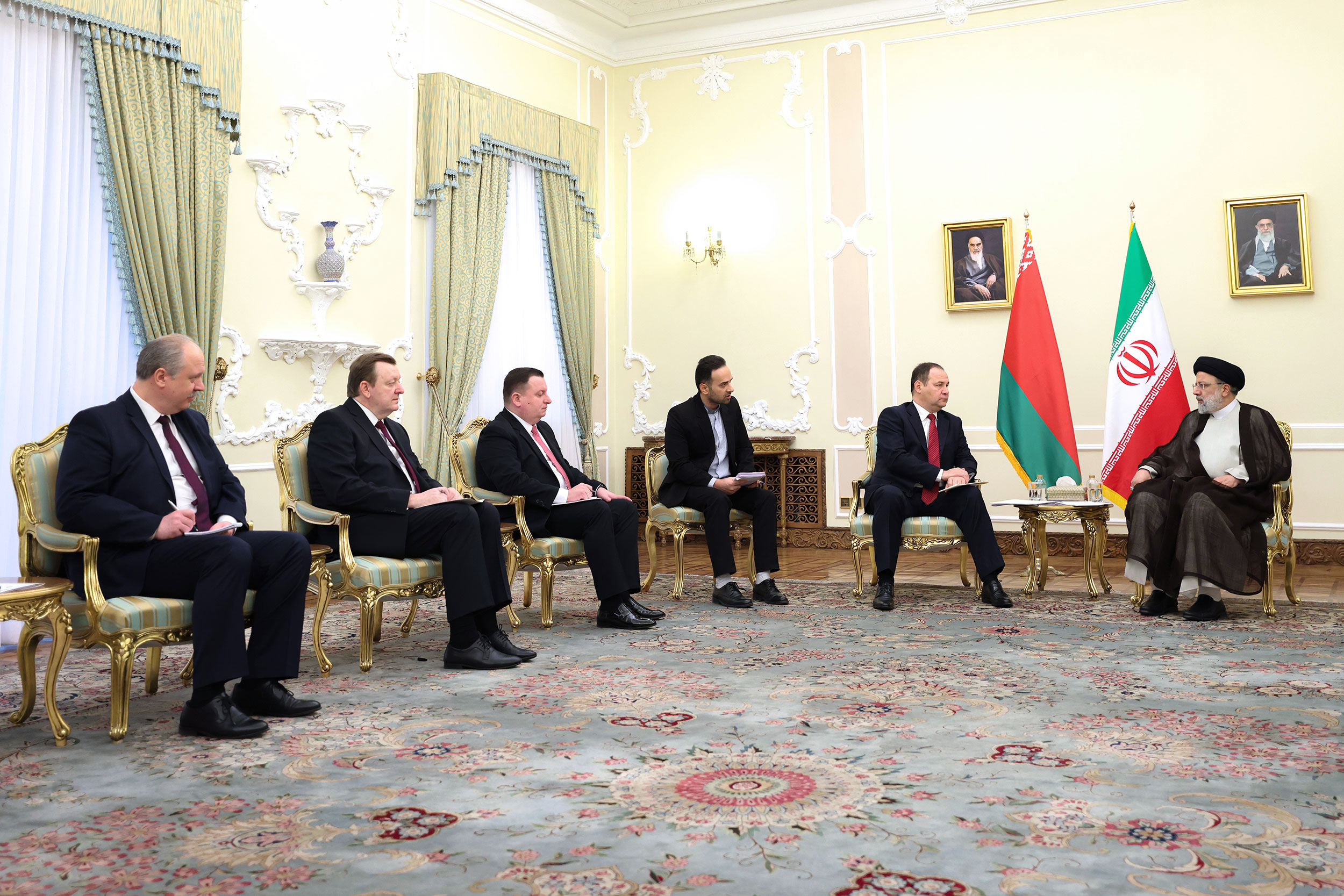 Iran President: Boosting ties of independent countries one of effective ways to confront sanctions