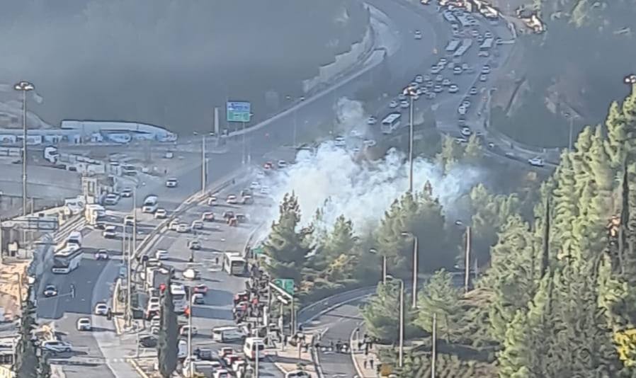 مقتل مستوطن وإصابة 22 في عملية تفجير مزدوجة في القدس المحتلة+(صورة)