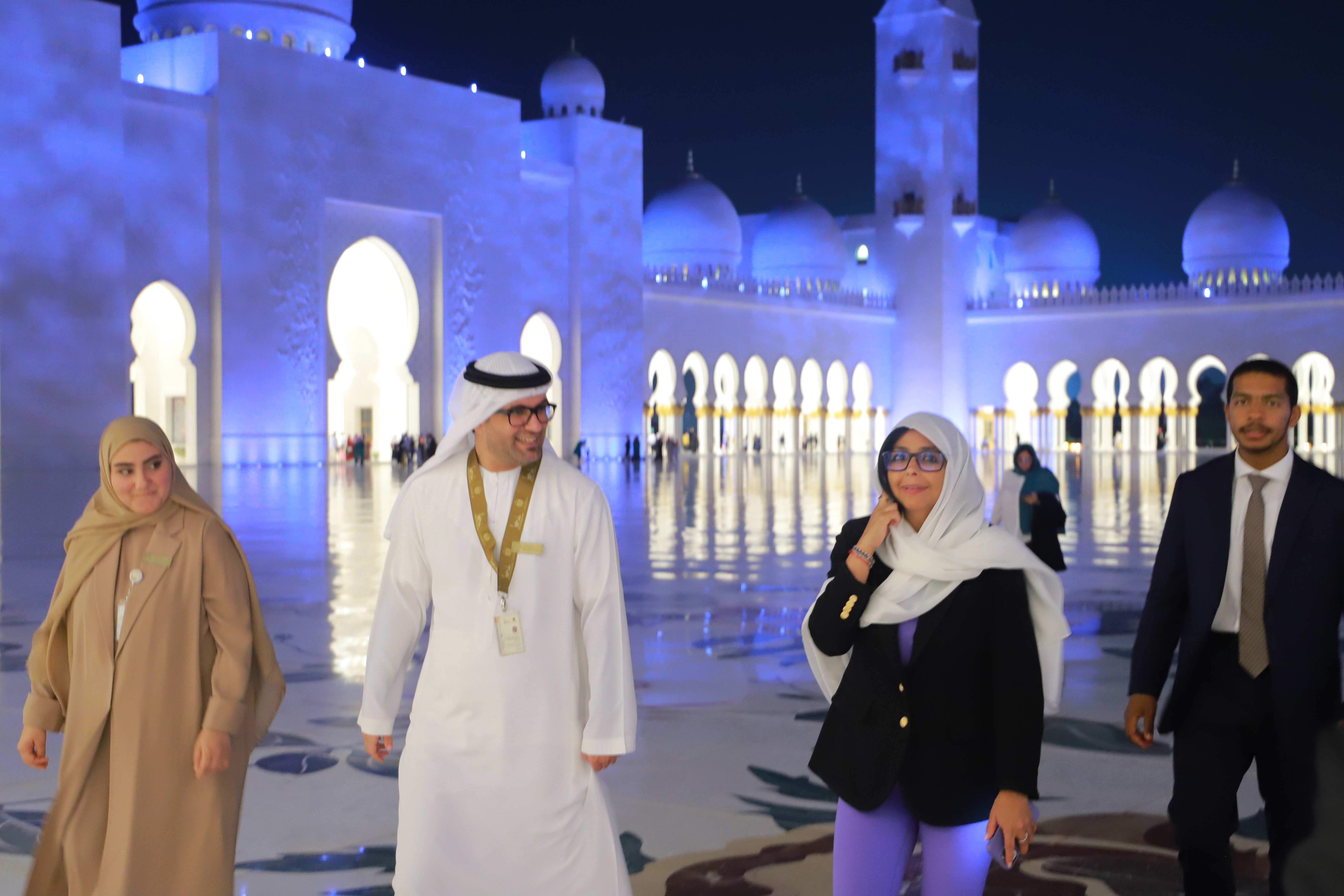 La Grande Mosquée Cheikh Zayed visitée par une responsable vénézuélienne