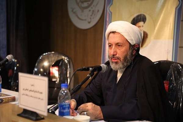 ICRO Chief underlines development of ties between Qom, Najaf seminaries  