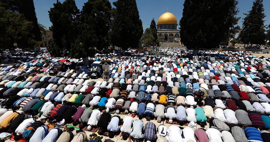 Tens of thousands perform Friday prayer at Al-Aqsa Mosque