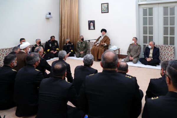 Imam Khamenei receives Iran Navy commanders, officials