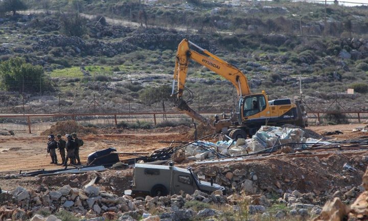 العدو الصهيوني يهدم عدداً من منازل فلسطينيين في منطقة كفر ديك بسلفيت
