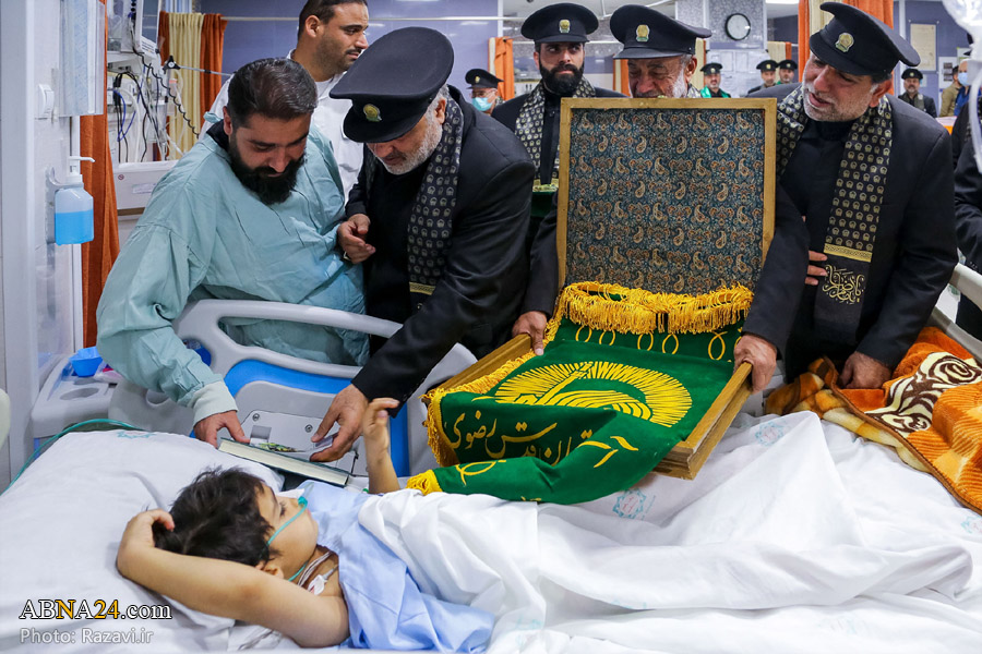 تقرير مصور / خدام حرم العتبة الرضوية المقدسة يعودون جرحى عملية حرم السيد احمد بن موسى (ع) الارهابية