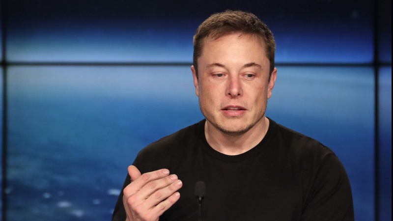 イーロン・マスク氏、ツイッター従業員の半数を解雇する計画か
