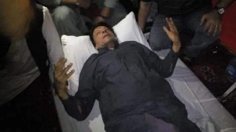 Imran Khan anusurika kifo baada ya kupigwa risasi ya mguuni