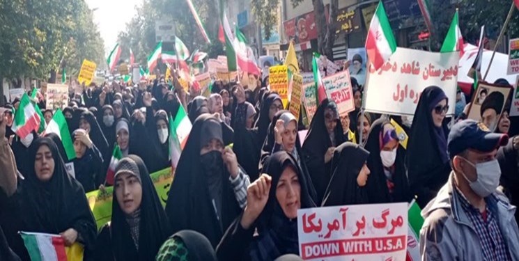 الجماهير الغاضبة ضد الاستكبار العالمي تطالب القضاء بمحاكمة الضالعين بالجرائم الاخيرة