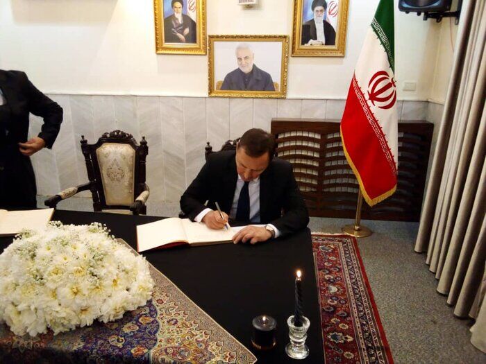 السفير الروسي في دمشق يدين الهجوم الارهابي على مقام ديني في ايران