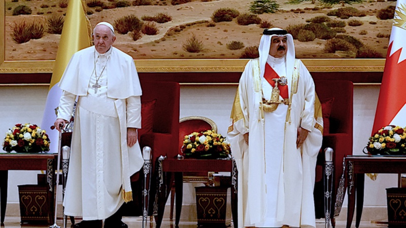 Bahrainische Demonstranten fordern während des Papstbesuchs die Freiheit politischer Gefangener