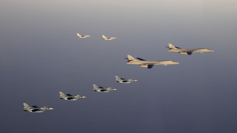 日米の戦闘機が、九州北西部上空で共同訓練を実施