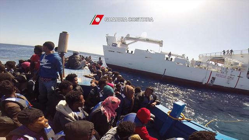 Italia; il rigore della Guardia Costiera con i richiedenti asilo