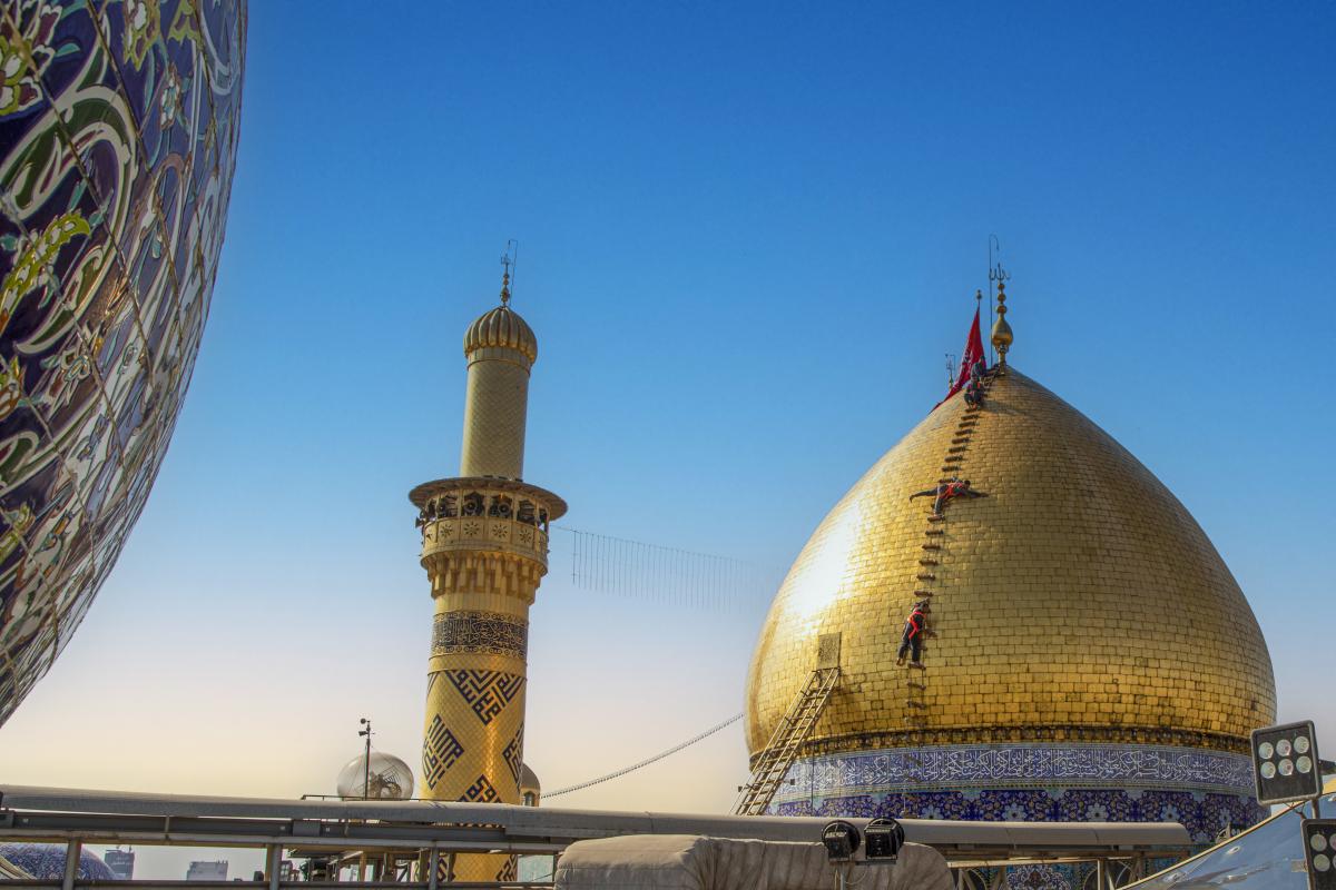 Washing holy dome of Aba al-Fadl al-Abbas shrine (+Photos)