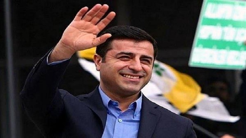 سەلاحەدین دەمیرتاش سکاڵای لە دژی وەزیری ناوخۆی تورکیا تۆمار کرد