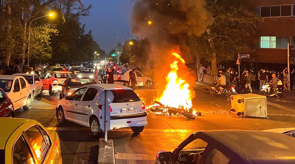 Iran’s Intelligence Ministry: US, UK ‘directly’ involved in recent riots