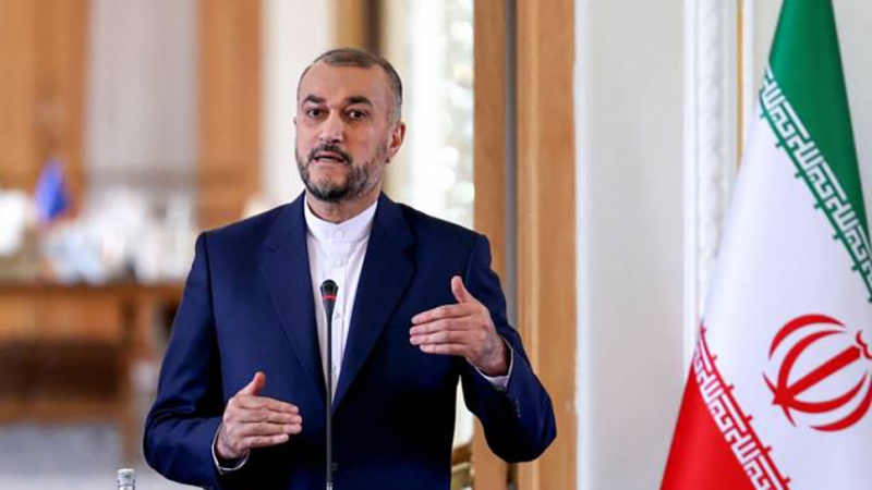 Әмир Абдуллаһиан: Иран Украјна мүһарибәси тәрәфләринә һеч бир силаһ вермәјиб