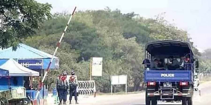  မုံရွာမြို့အဝင် စစ်ကောင်စီစစ်ဆေးရေးဂိတ် ပစ်ခတ်တိုက်ခိုက်ခံရ