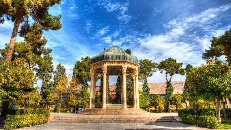  イランで、１０月12日は大詩人ハーフェズ記念日