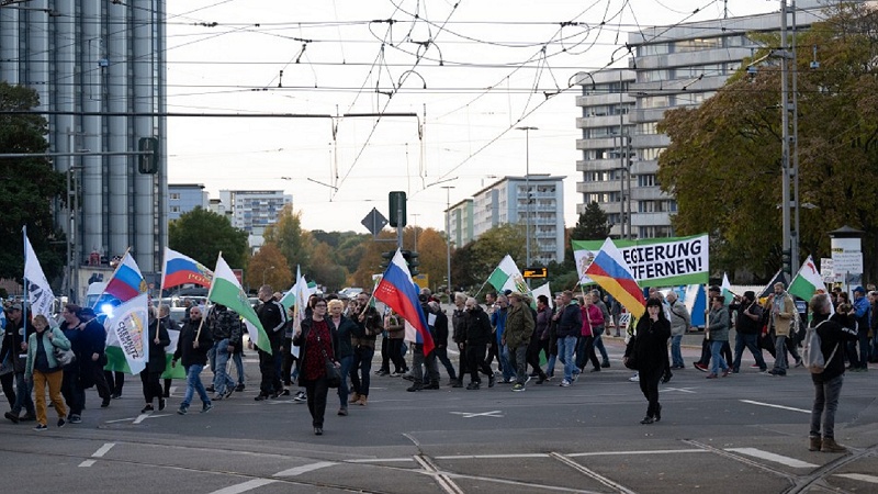  Немцы устроили демонстрации против поставок оружия Украине
