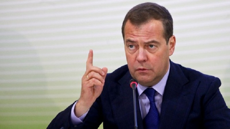 Вокуниши Медведев ба ҳушдори Боррел алайҳи Русия