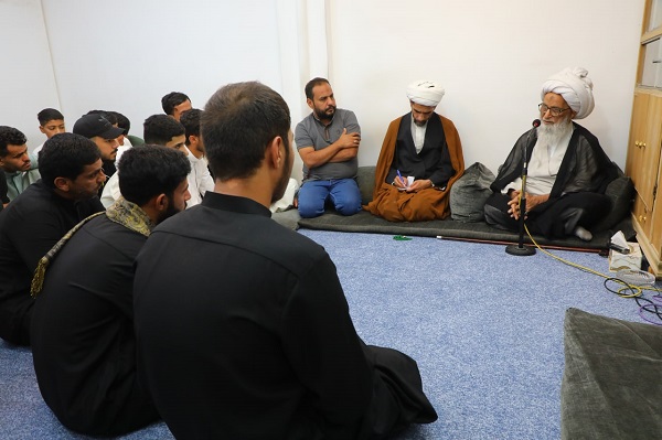 آية الله النجفي: ضرورة التمسك بمنهج النبي وآله لتحقيق السعادة الحقيقية في الدارين