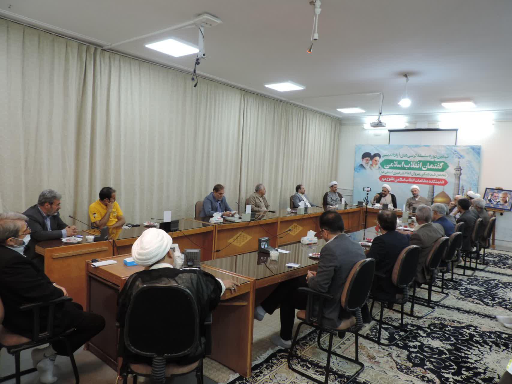 مهاجرنیا: بازسازی اسلام به عنوان"ایدئولوژی مسئولیت آفرین" شاهکار انقلاب اسلامی بود