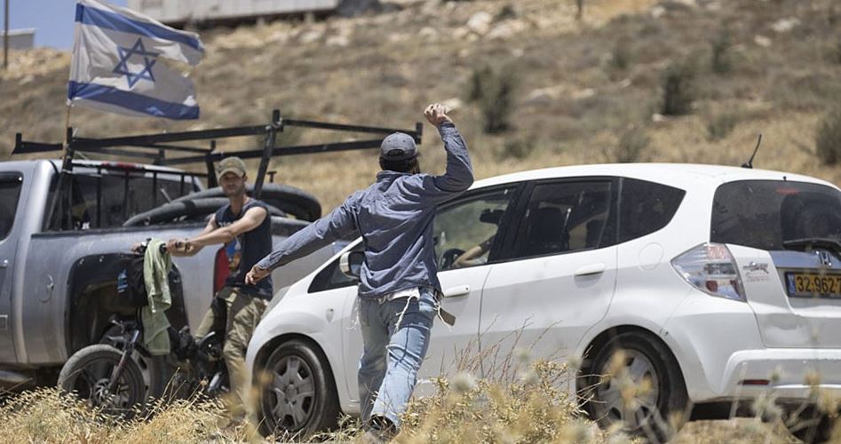 Extremist Jewish settlers attack Palestinian cars in eastern Nablus