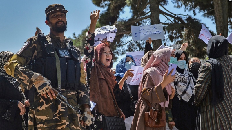 Афганки выступили на западе Кабула с требованием остановить убийство хазарейцев и шиитов