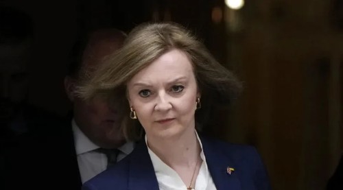 特拉斯宣布辞去英国首相一职