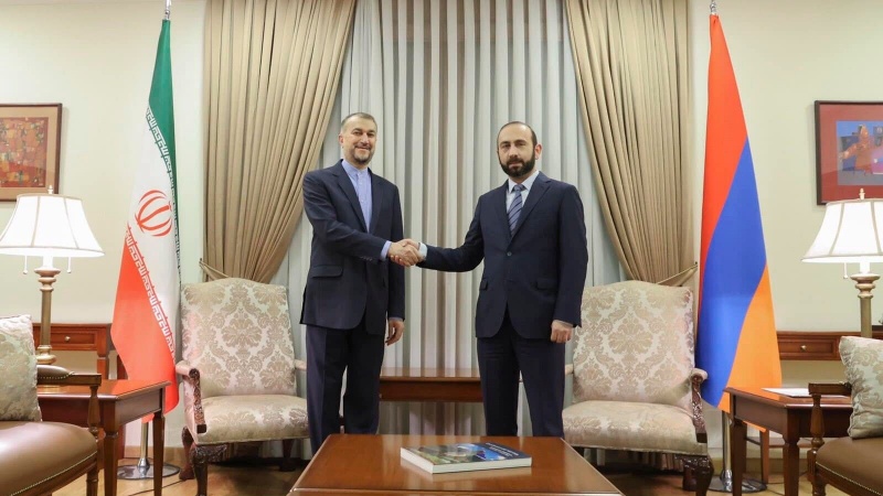 Irans Außenminister in Armenien eingetroffen