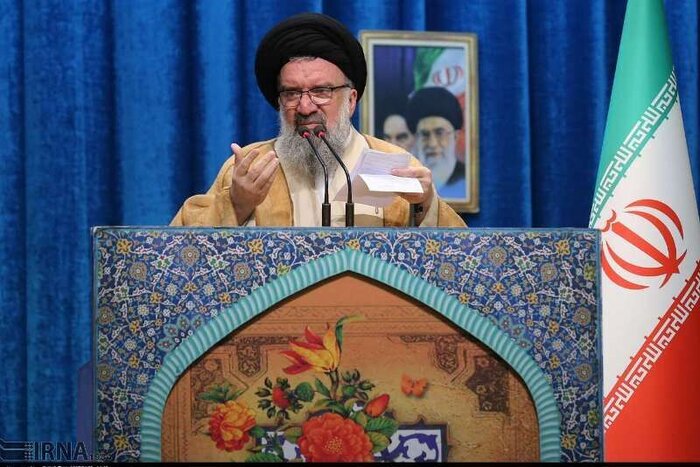 خطيب جمعة طهران: على القضاء أن يتعامل مع الخونة بطريقة لايكرروا إثارة الشغب