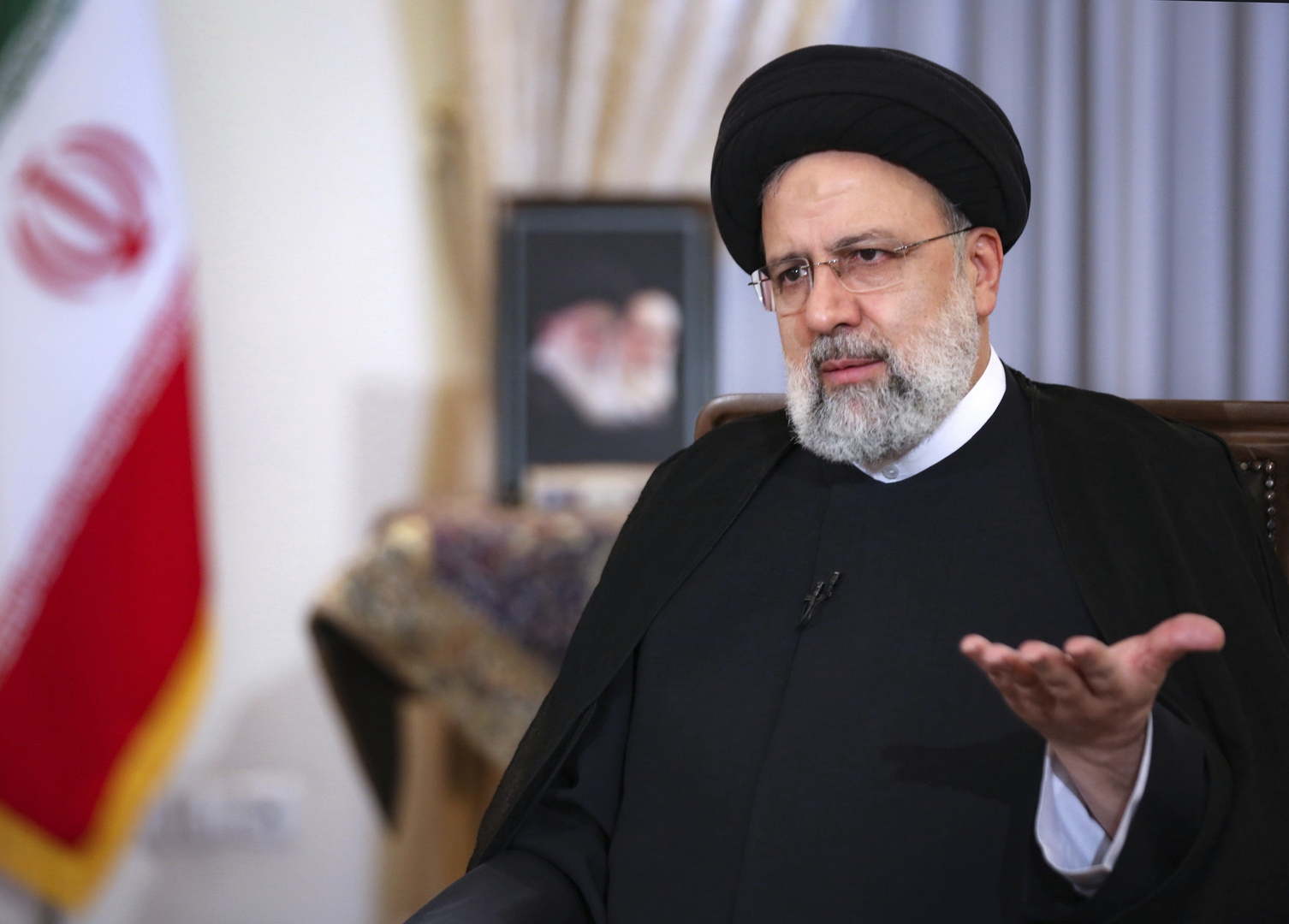 الهدف من العقوبات ضد ايران هو وضع الحد من تنمية البلاد و وقف الانتاج و التصدير