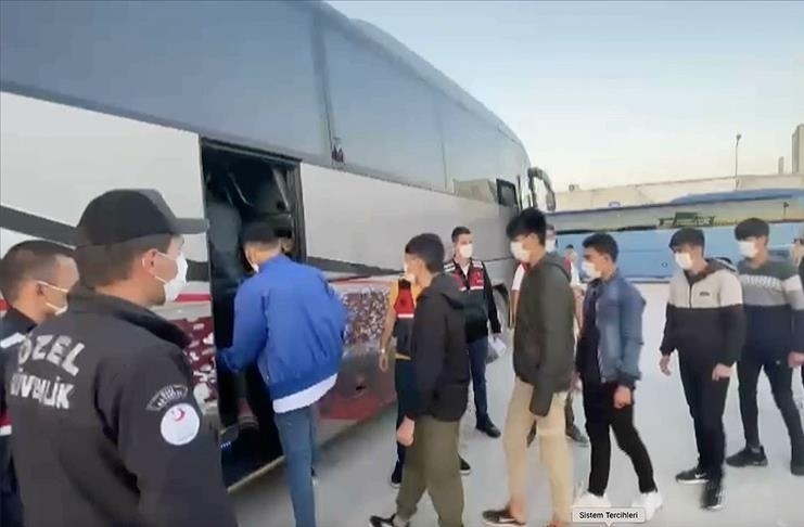  قرقلار إيلي التركية ترحل 4 آلاف و753 مهاجرا أفغانيًا