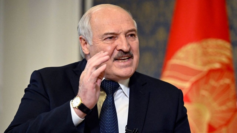 Белорусия қасди ҷангидан бо касеро надорад