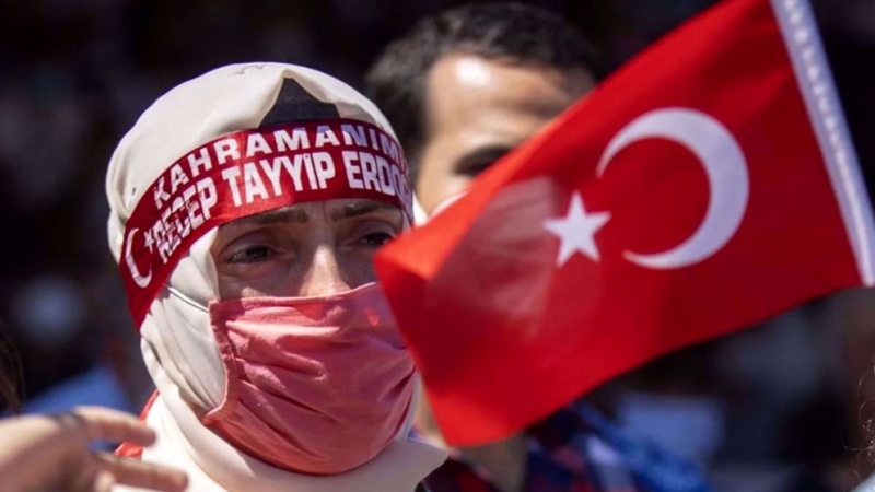 Turchia, Erdogan propone referendum sul diritto delle donne di indossare l'hijab