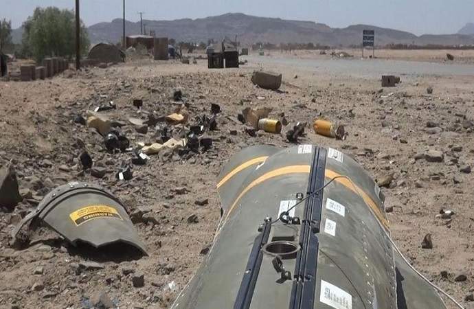شهيد وثمانية جرحى بينهم نساء بانفجار قنابل من مخلفات العدوان في ثلاث محافظات 