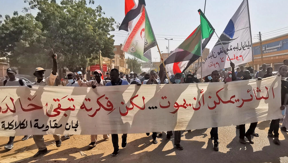 أنصار الديموقراطية إلى الشارع مجدداً بالذكرى الأولى للانقلاب العسكري في السودان