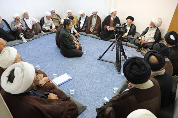 آية الله النجفي: من دواعي الفخر والاعتزاز ازدهار الحوزة العلمية