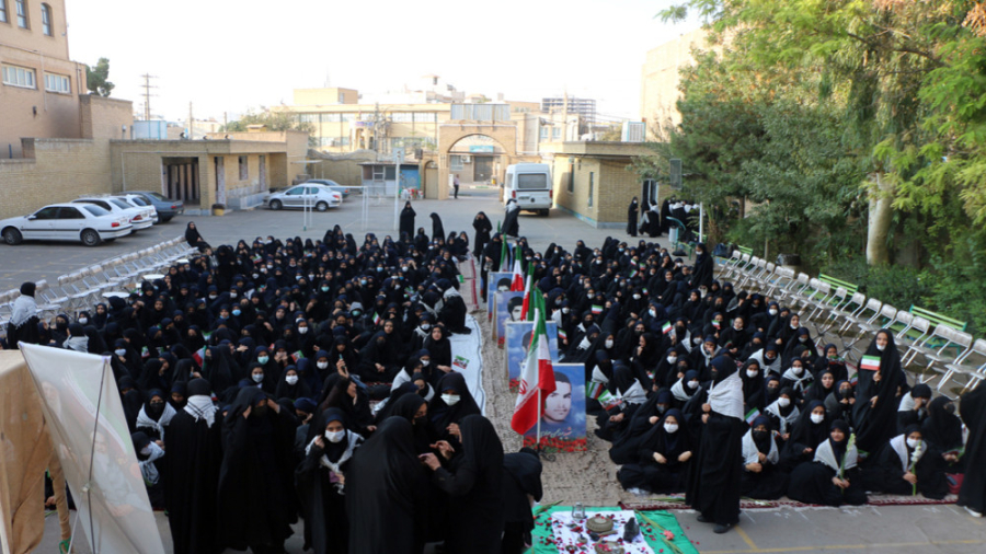 ویدیو / تشییع شهید گمنام در دبیرستان دخترانه قائمیه قم