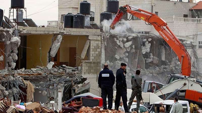 قوات العدو تهدم 3 منازل فلسطينية في أريحا وتجبر رابع على هدم منزله بالداخل المحتل