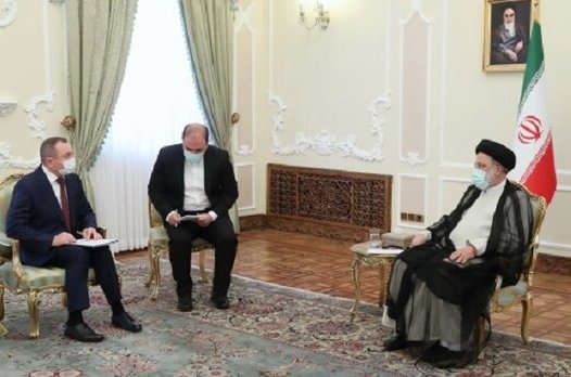 رئيسي: توسيع العلاقات بين الدول المستقلة هو أحد الطرق لتحييد العقوبات