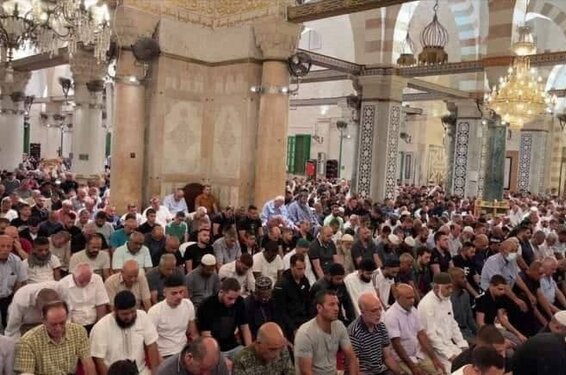 الآلاف من فلسطينيين يحيون الفجر العظيم بالأقصى والإبراهيمي ومساجد الضفة