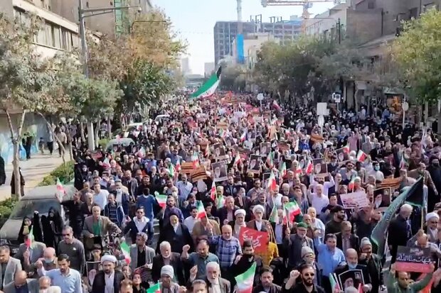 مسيرات في جميع أنحاء إيران تنديداً بالهجوم الإرهابي على شيراز 