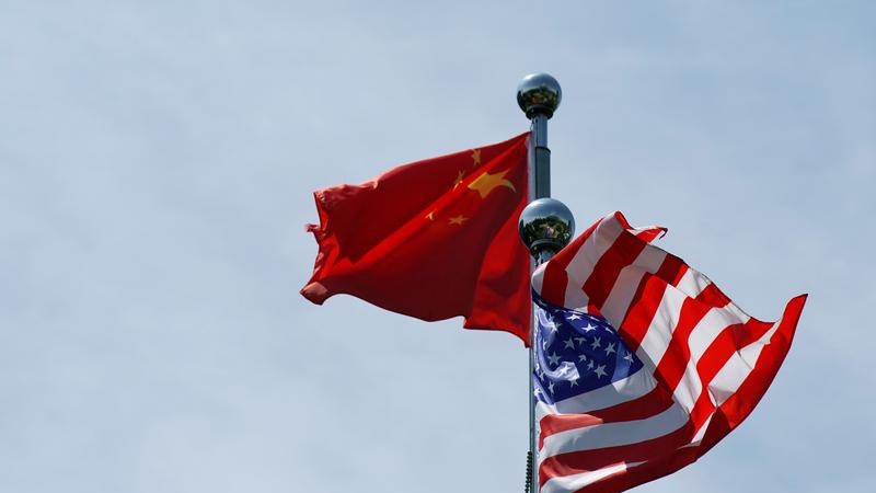 王毅会见美国驻华大使伯恩斯